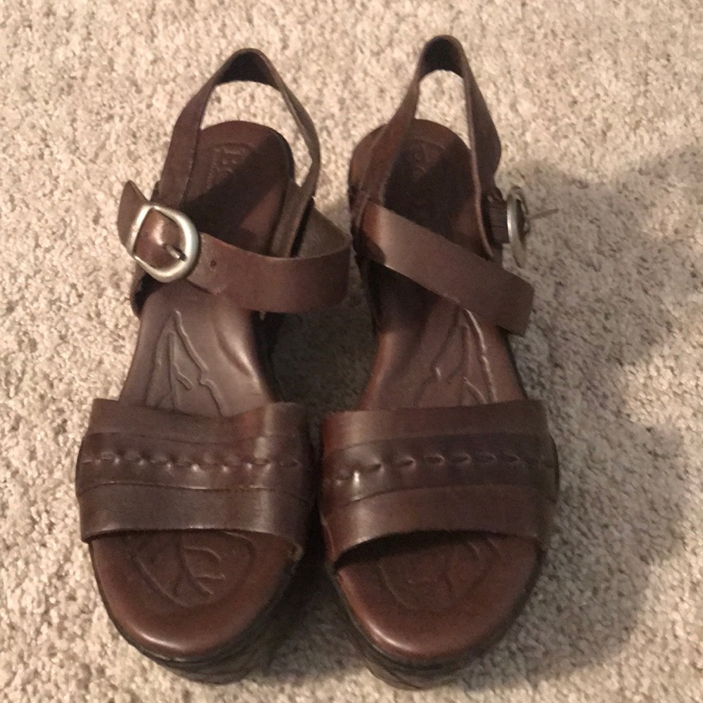 Brown Wedges sandals :Born